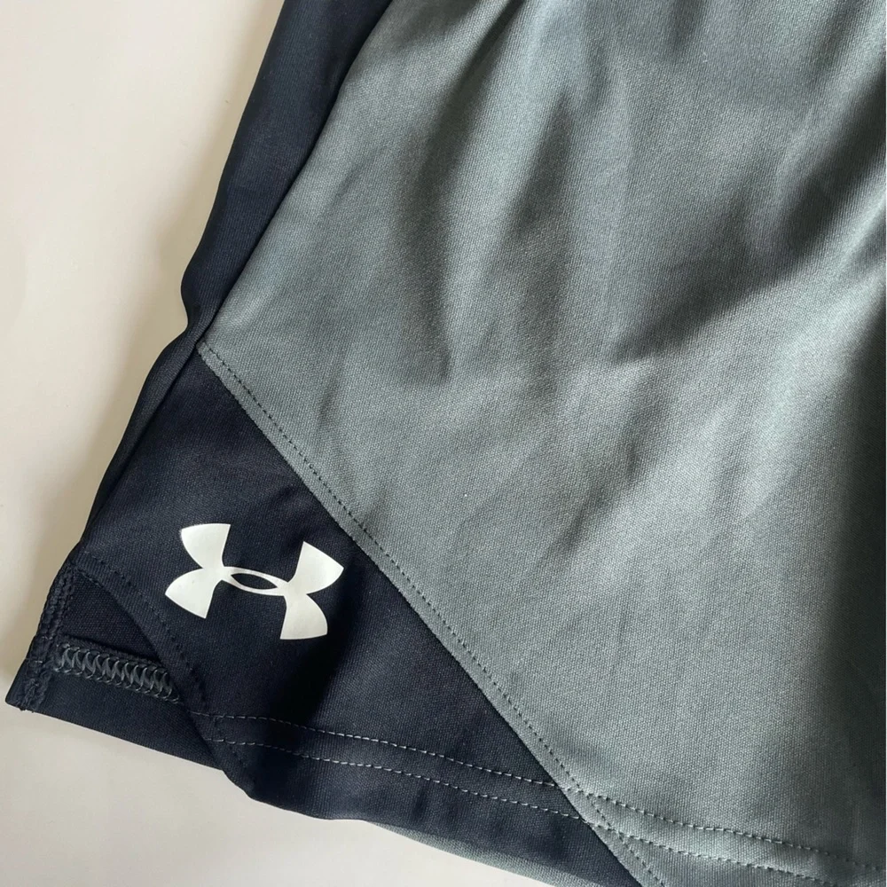 Under Armour Boys Youth Small‎ Gray Black Athletic Shorts NEW